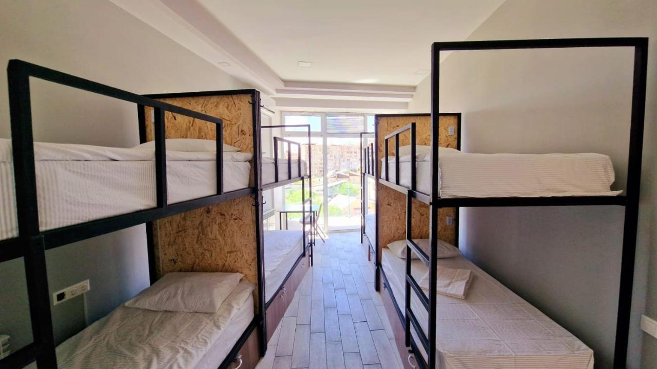 Puzzle Space Hostel Jereván Kültér fotó